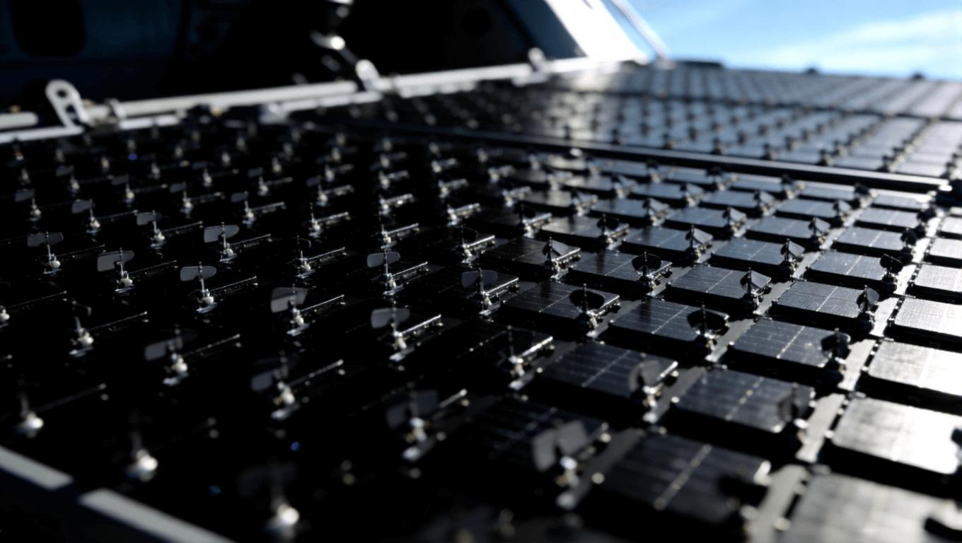 Ka波段相控陣衛星通信天線面板特寫